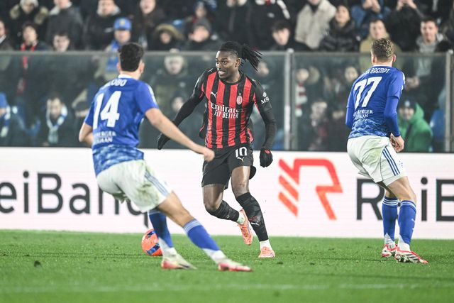 Rafael Leão em ação frente ao Como