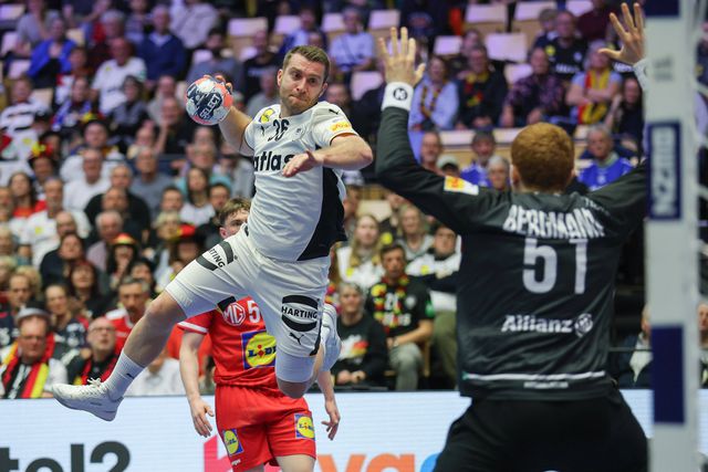 França começa bem defesa do título; Espanha vence com golos 'portugueses'