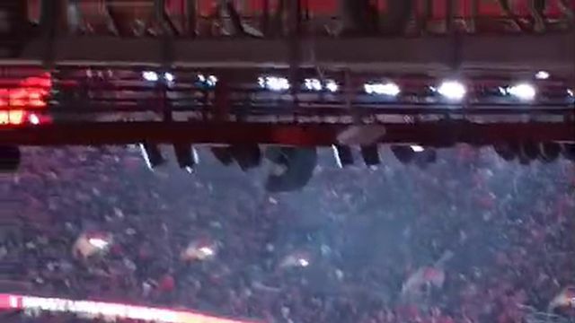 Assobios do 'tribunal' da Luz ao intervalo