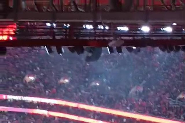 Assobios do 'tribunal' da Luz ao intervalo