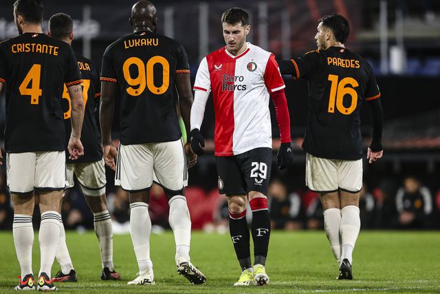 Roma empata em Roterdão e deixa decisões para a segunda mão