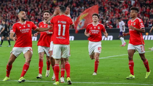 Benfica derrota Toulouse com dois penáltis de Di María na segunda parte