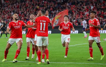 Benfica derrota Toulouse com dois penáltis de Di María na segunda parte