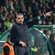Rui Borges dá indicações aos jogadores do Sporting durante o jogo com o Arouca