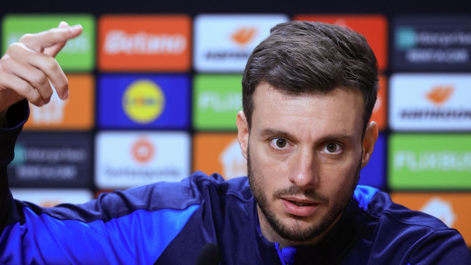 Martín Anselmi projetou em conferência de imprensa o jogo com o Farense