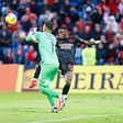 Gabriel Batista ameaçado por Bruma
