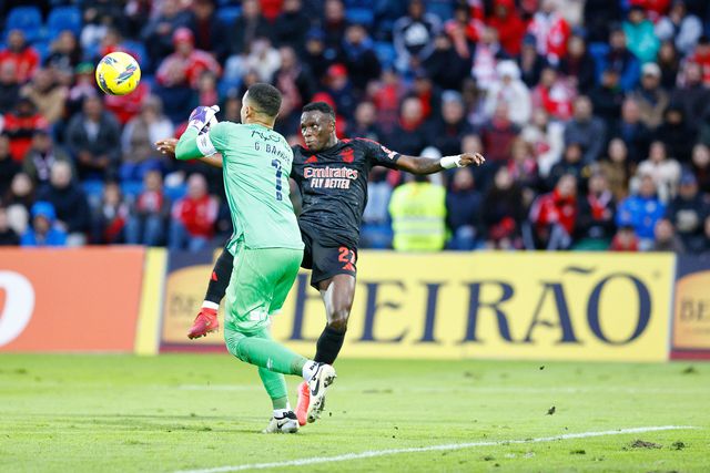 Gabriel Batista ameaçado por Bruma