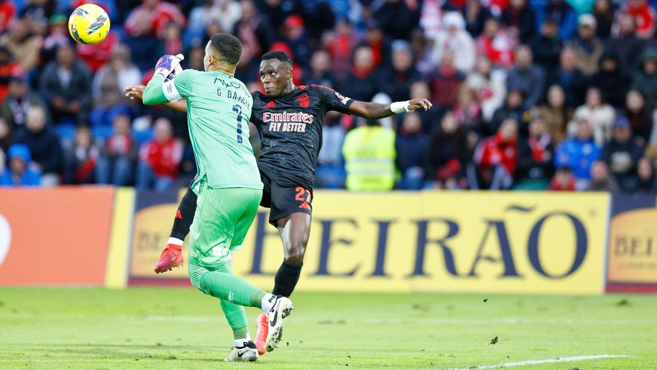 Gabriel Batista ameaçado por Bruma