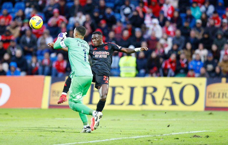 Gabriel Batista ameaçado por Bruma