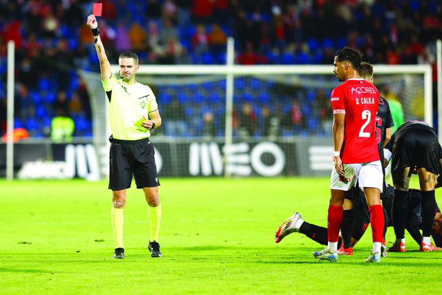 Hélder Malheiro mostrou cartão vermelho a Sidney Lima aos 76 minutos
