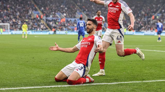 Mikel Merino bisa e ouve música bem conhecida por cá (vídeo)
