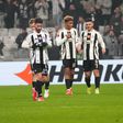Rafa Silva a celebrar o seu golo pelo Besiktas, ao lado de Gedson Fernandes