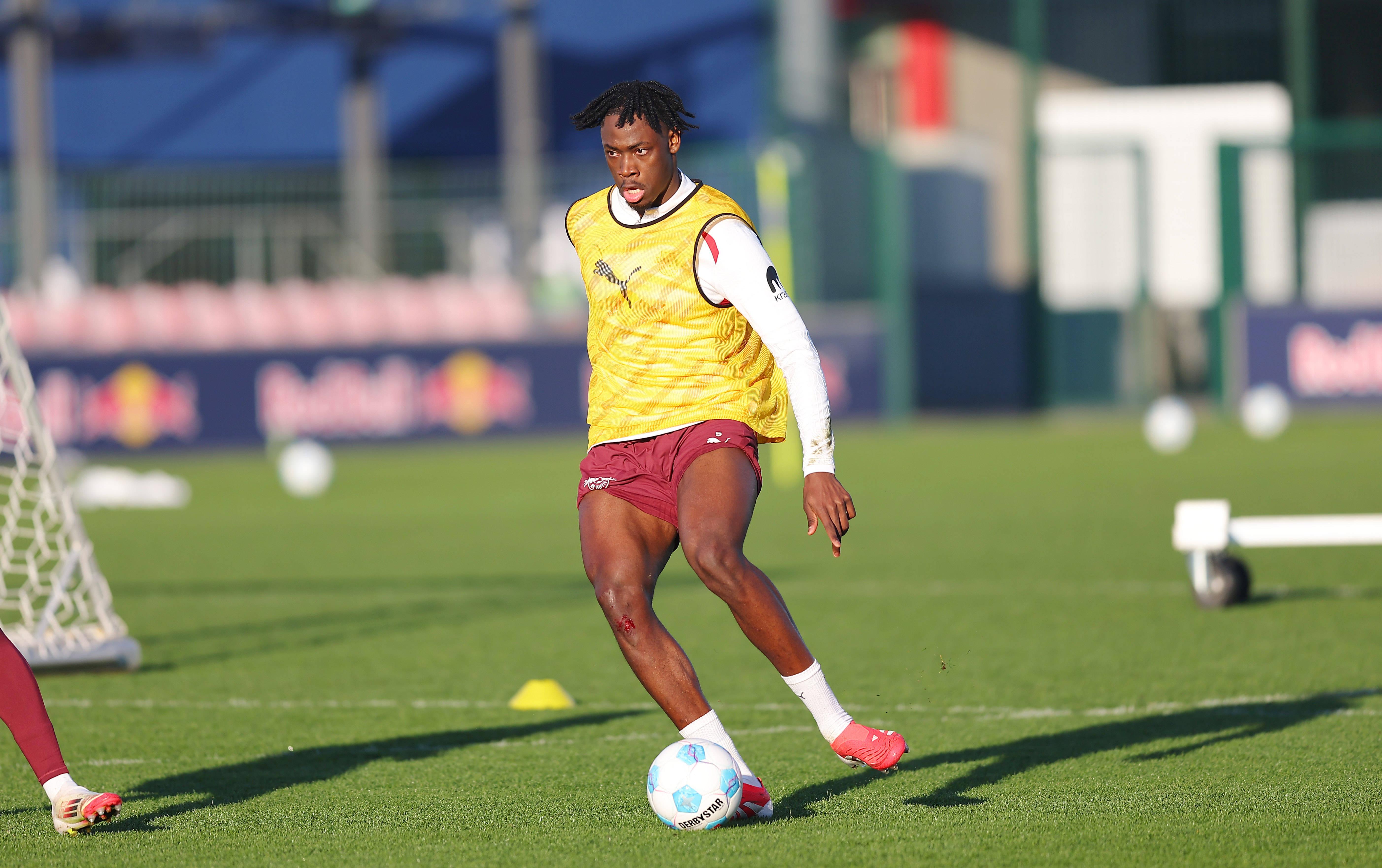 El Chadaille Bitshiabu no treino do Leipzig