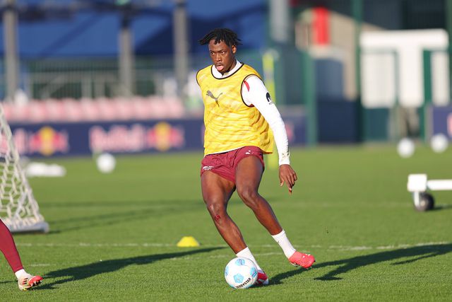 El Chadaille Bitshiabu no treino do Leipzig