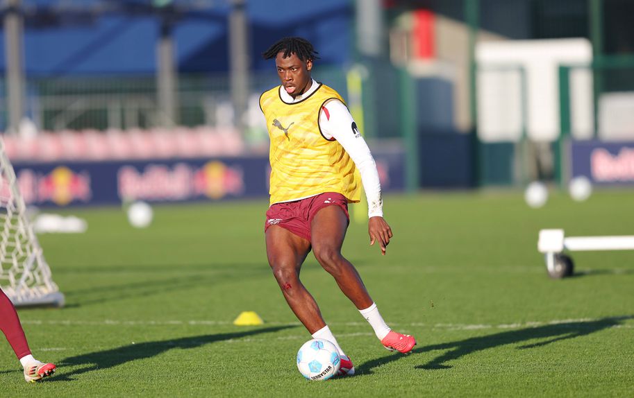 El Chadaille Bitshiabu no treino do Leipzig