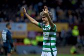Jota a celebrar o golo com os adeptos do Celtic