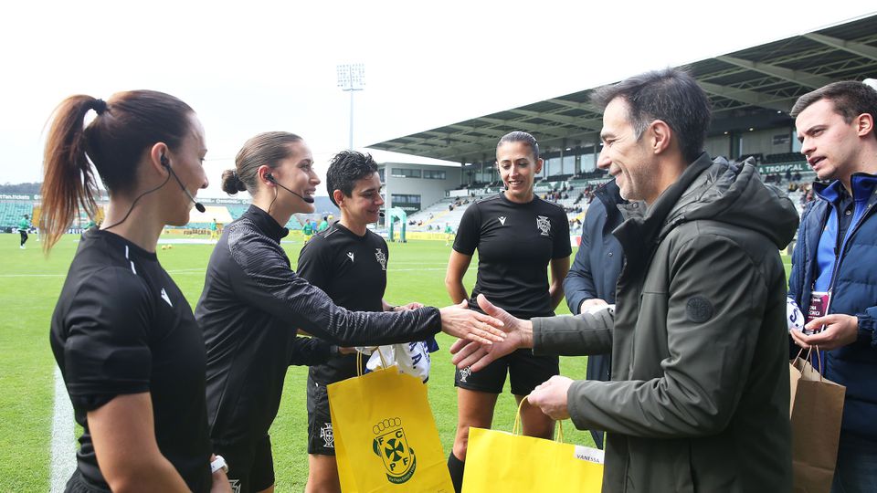 Dia histórico! Equipa de arbitragem 100% feminina apita na Liga 2 (vídeo e fotos)