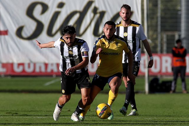 Nacional e Estoril não aproveitaram as respetivas vantagens que conseguiram e acabaram por empatar neste duelo da 22.ª jornada da Liga