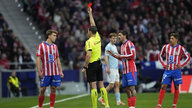 Barrios a ver o cartão vermelho direto no Atlético Madrid-Celta de Vigo