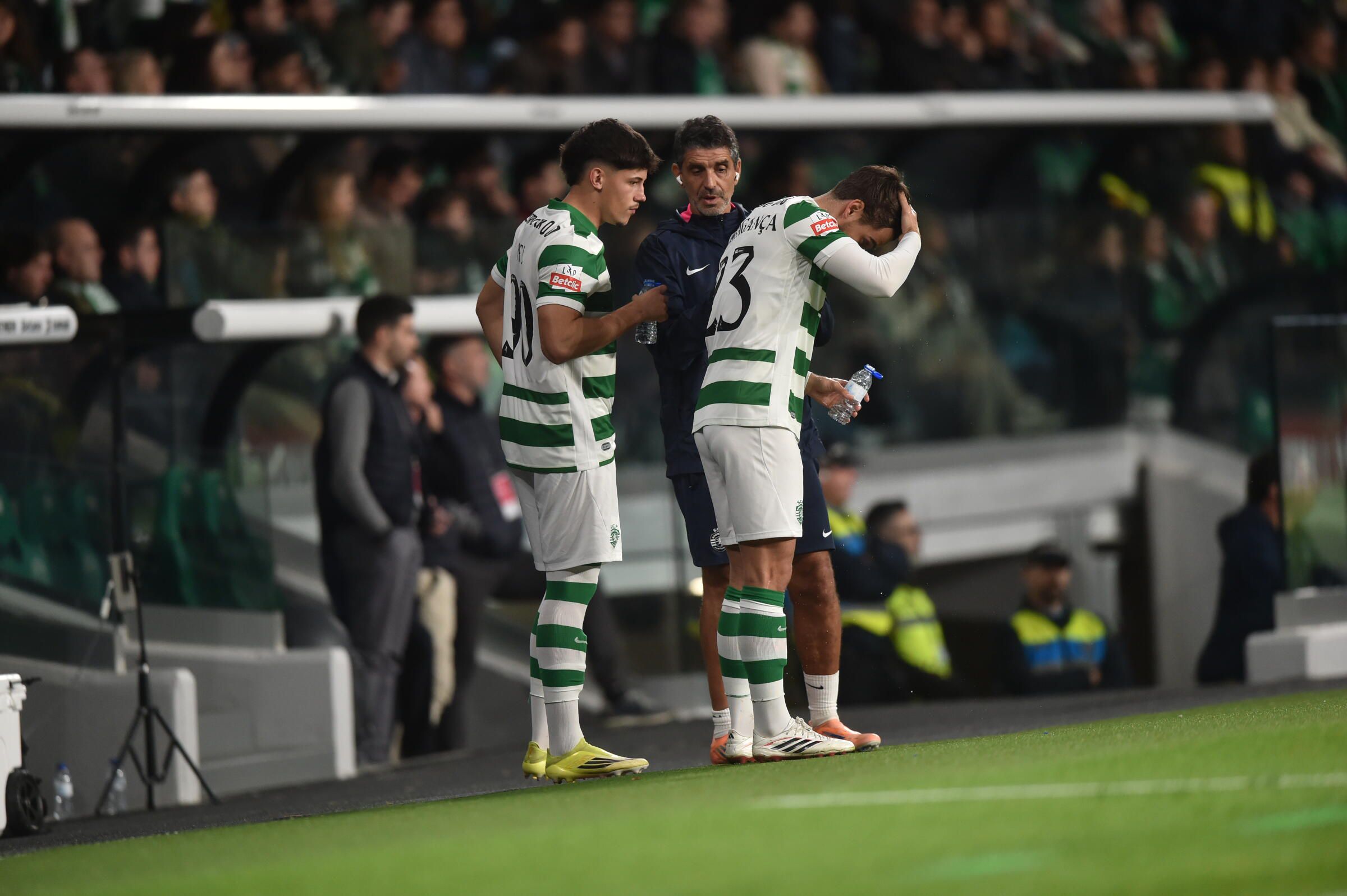 Rafael Nel e Daniel Bragança entraram aos 76'  (Foto: Miguel Nunes)