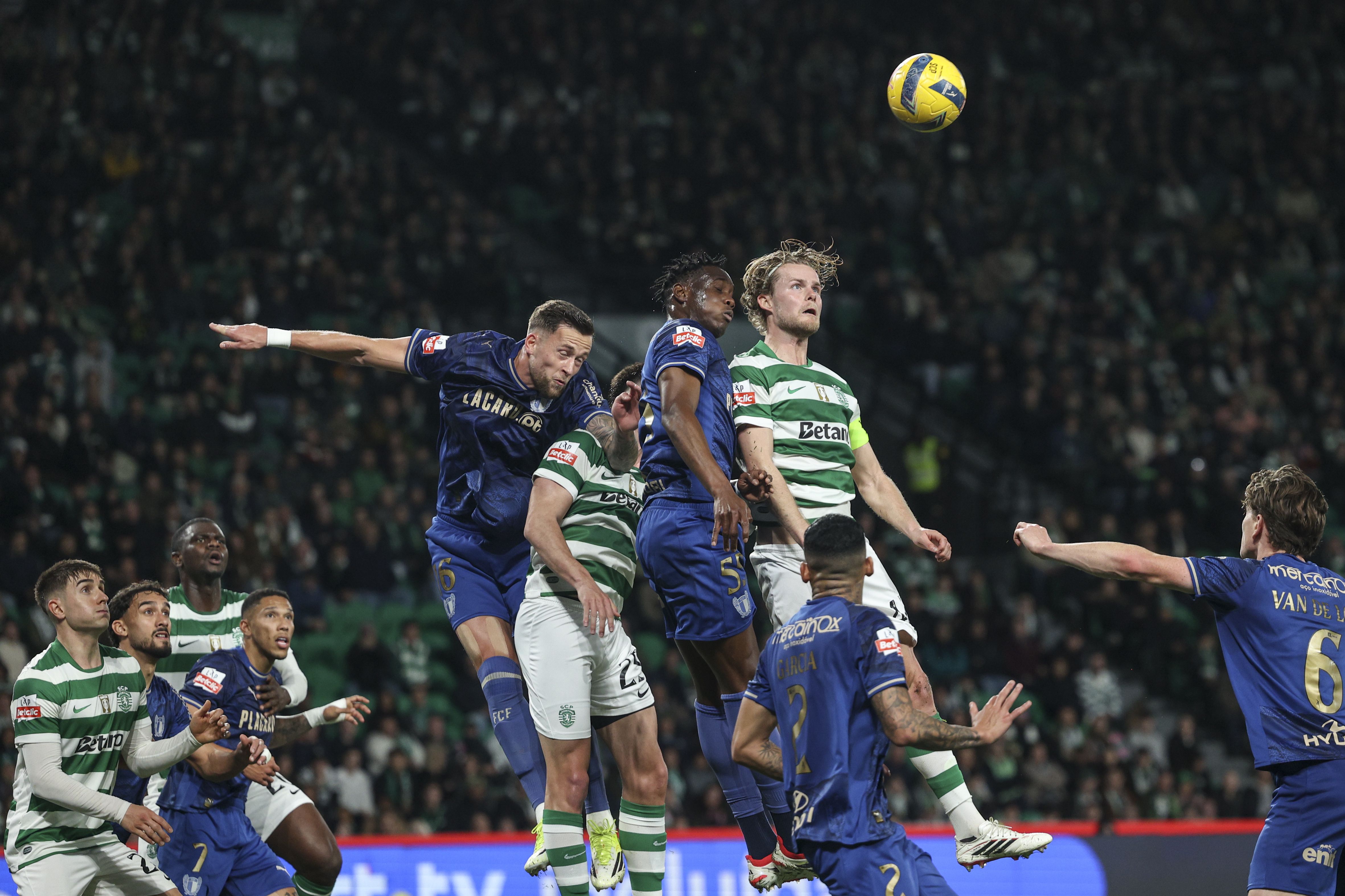Ibrahima Ba foi um gigante na defensiva famalicense e ainda marcou um golaço... que acabou invalidado - Foto: Miguel A. Lopes/LUSA