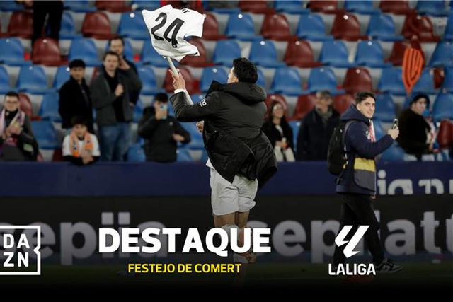 Comert 'veste' bandeirola com a camisola do Valência e 'estala' a polémica