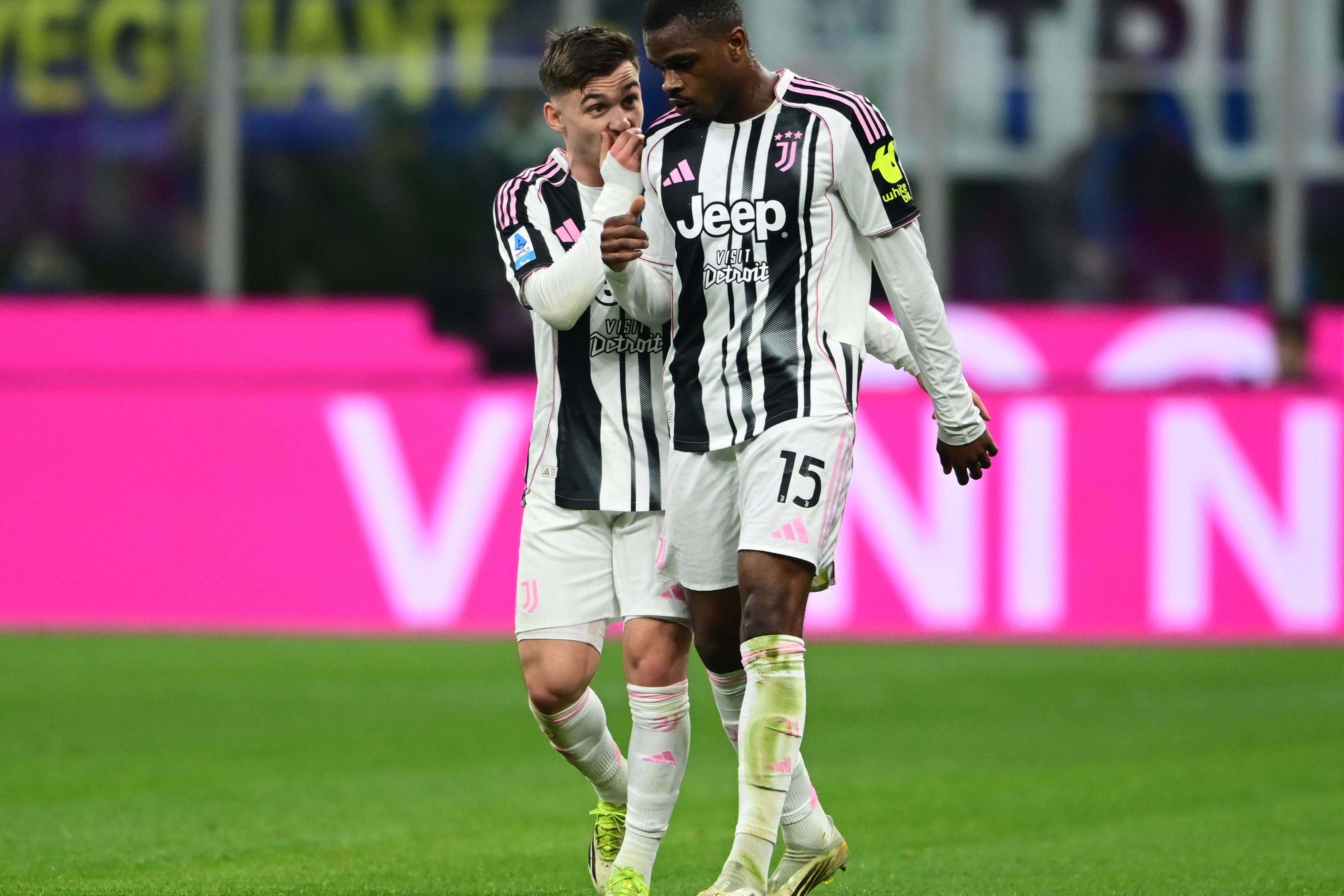 Francisco Conceição a falar com Kalulu, expulso