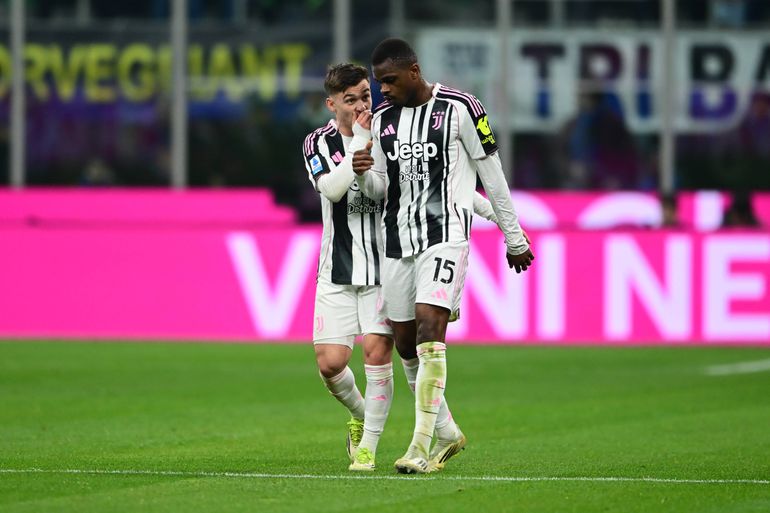 Francisco Conceição a falar com Kalulu, expulso