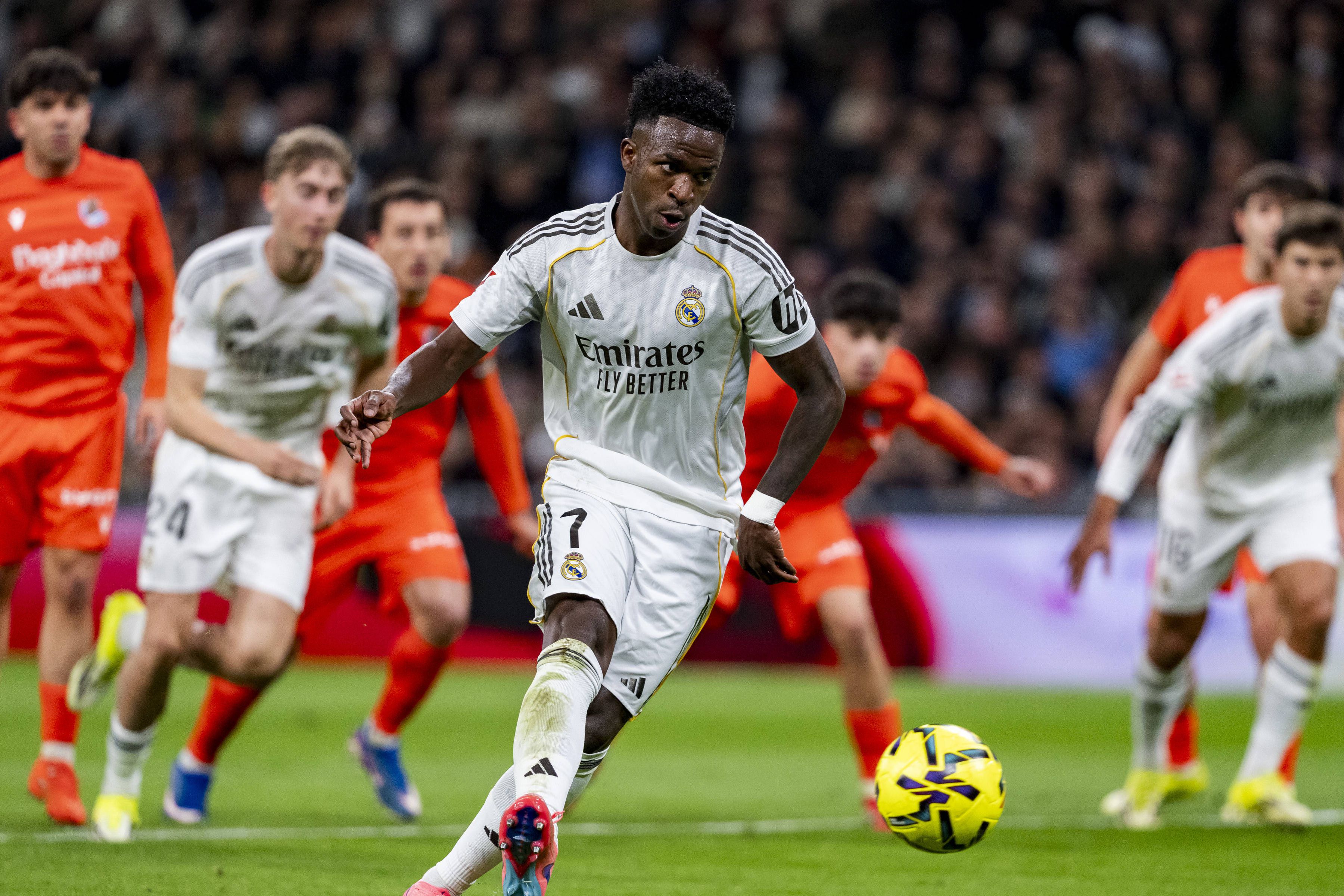 Vinícius Júnior converteu dois penáltis a favor do Real Madrid diante da Real Sociedad