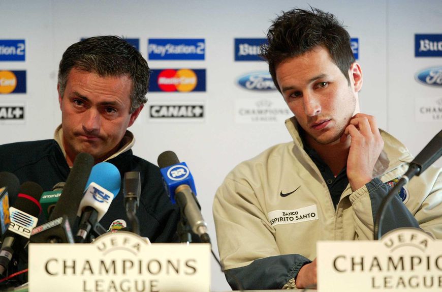 José Mourinho e César Peixoto em março de 2004 (A BOLA)