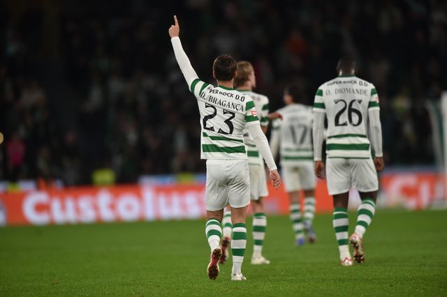 Daniel Bragança festeja o golo que deu três pontos ao Sporting (Foto: Miguel Nunes)