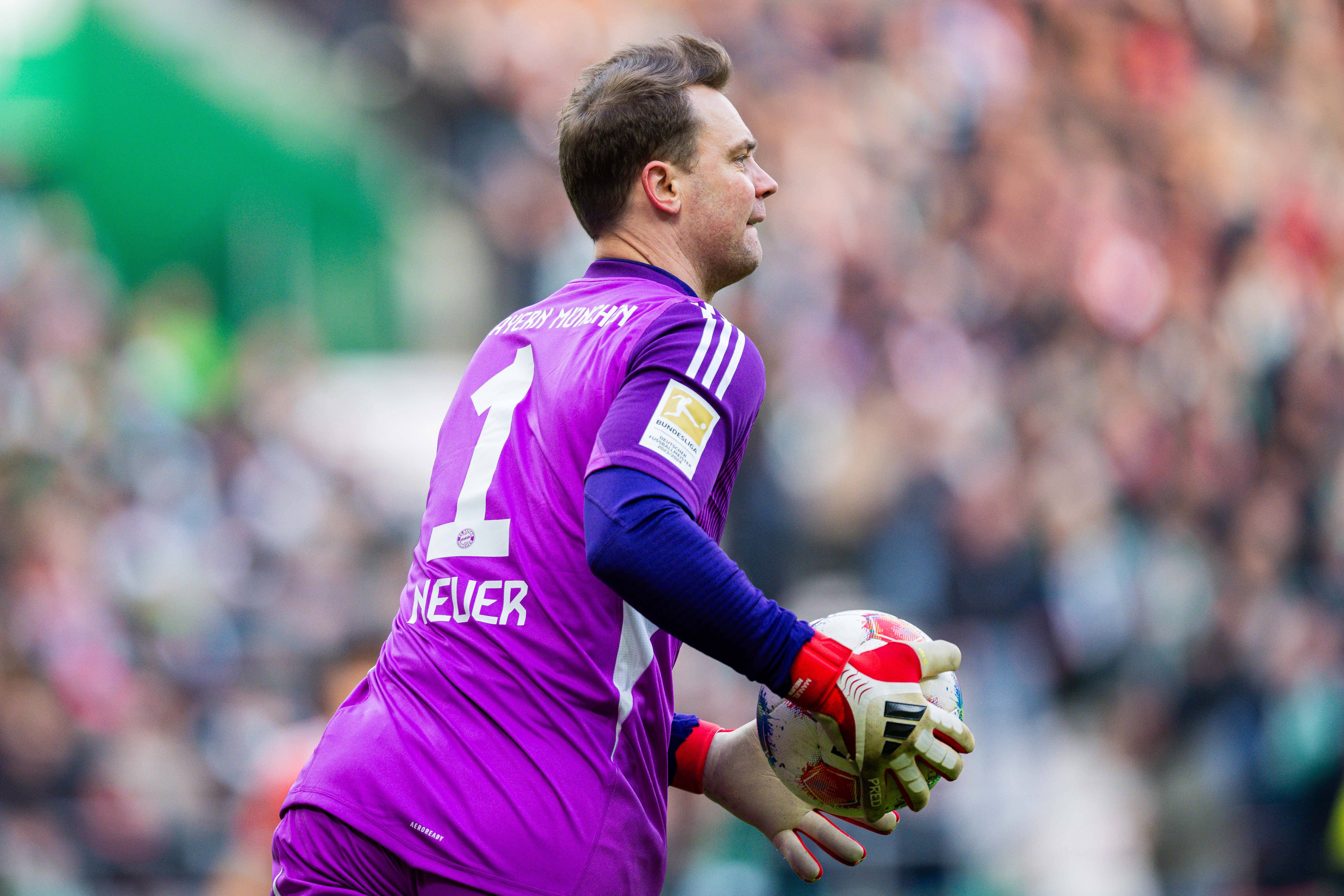Manuel Neuer foi titular pelo Bayern em Bremen, mas saiu lesionado ao intervalo
