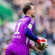 Manuel Neuer foi titular pelo Bayern em Bremen, mas saiu lesionado ao intervalo