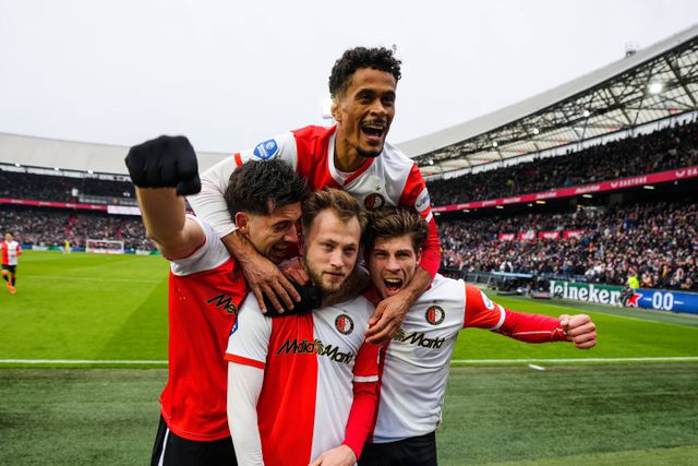 Casper Tengstedt a celebrar o golo com Gonçalo Borges