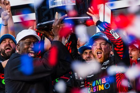 Tyler Reddick vence Daytona 500 caótica e oferece prenda de aniversário a Michael Jordan