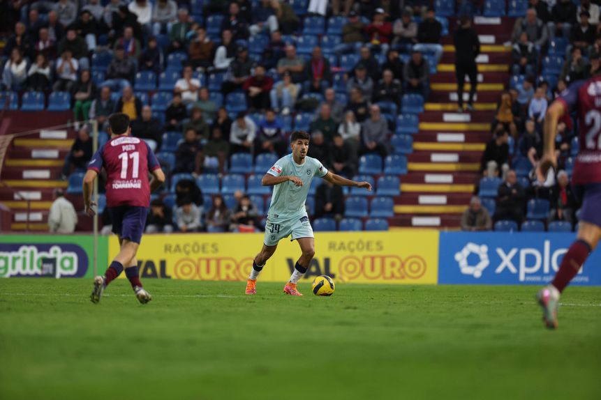 Esquerdino já dava mostras de toda a sua qualidade durante a formação, agora está a confirmá-la no patamar profissional