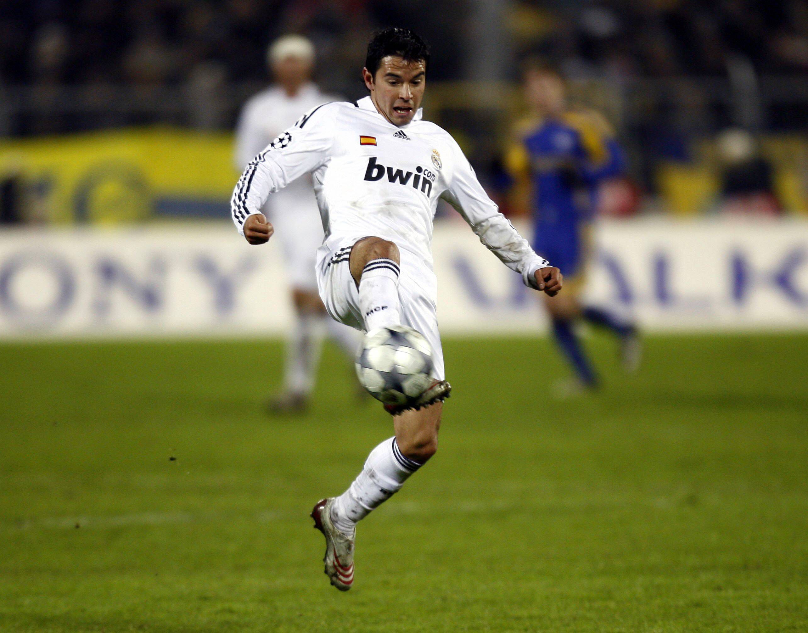 Saviola trocou o Barcelona pelo Real Madrid em 2007/2008. Fez cinco golos em duas épocas nos 'merengues'