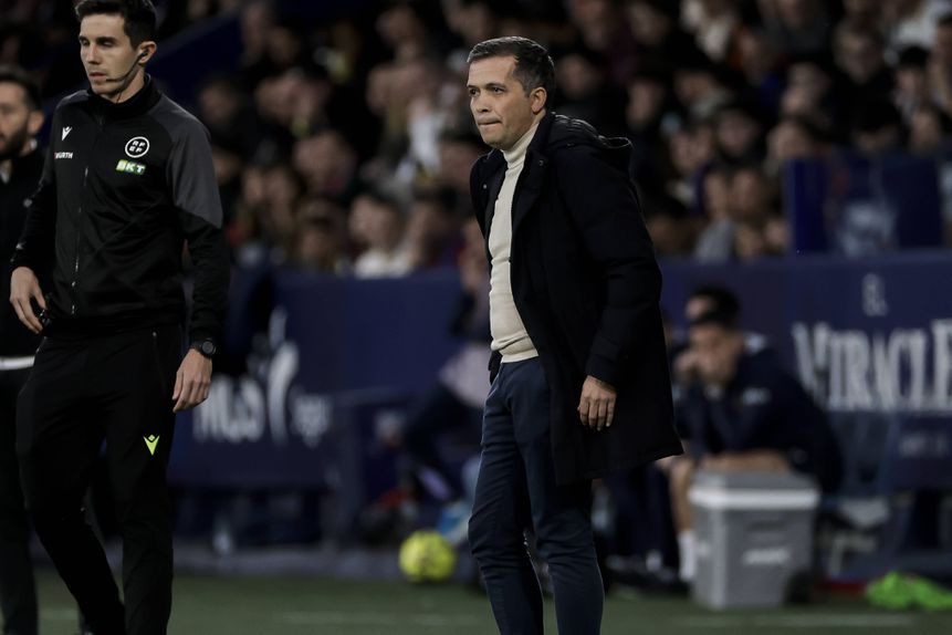 Luís Castro, treinador do Levante - Foto: IMAGO