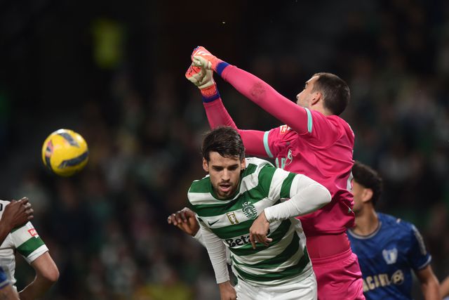 Não foram precisos descontos... mas quase. Herói improvável fecha vitória leonina 