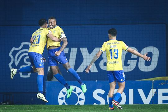 Estoril volta às vitórias seis jogos depois e afunda Portimonense