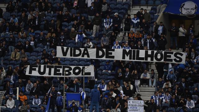 Protesto dos Super Dragões: «Vida de milhões, futebol de tostões» (vídeo)