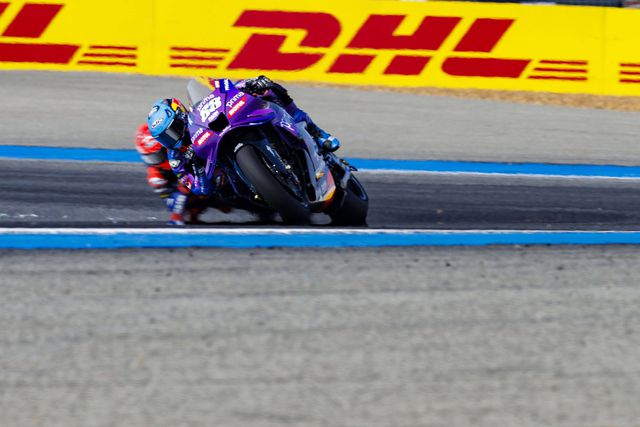 Miguel Oliveira a caminho do hospital