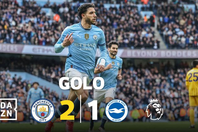 Se não dá de perto, vai já daqui: que golaço, Marmoush! (vídeo)