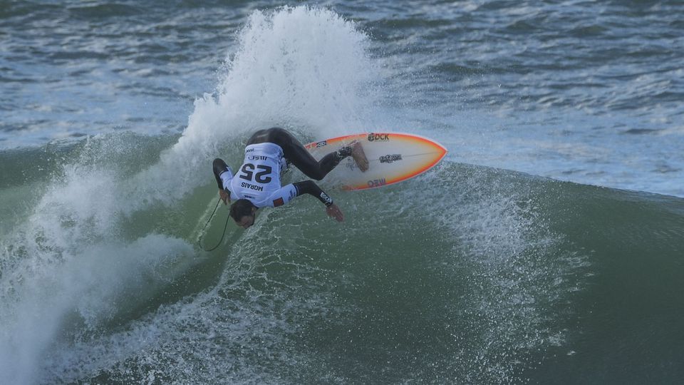Surf: Kikas vai para as repescagens na prova de Peniche