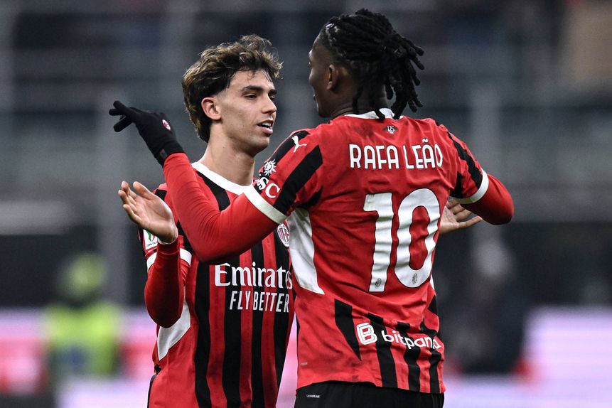 Rafael Leão e João Félix comemoram golo do Milan