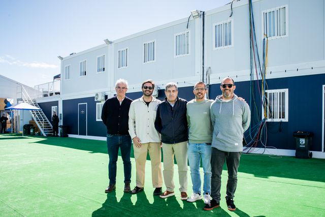 Fernando Gomes faz ação de charme no surf em Peniche