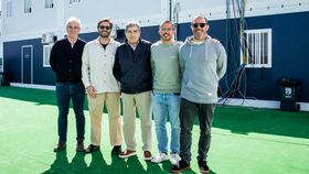 Fernando Gomes faz ação de charme no surf em Peniche