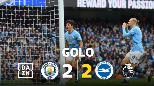 VÍDEO: autogolo insólito de Khusanov para o empate do Brighton