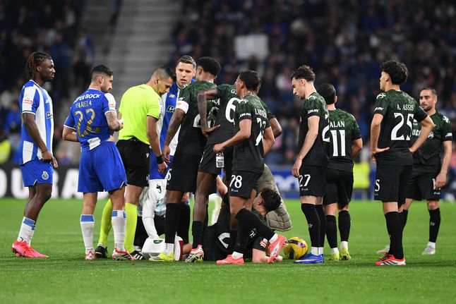 Carlos Macedo foi o árbitro no Dragão - Foto: Rogério Ferreira/KAPTA+