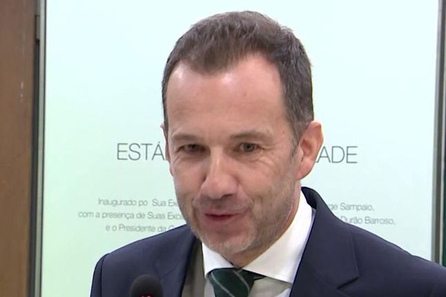 «Sinto-me profundamente cansado»